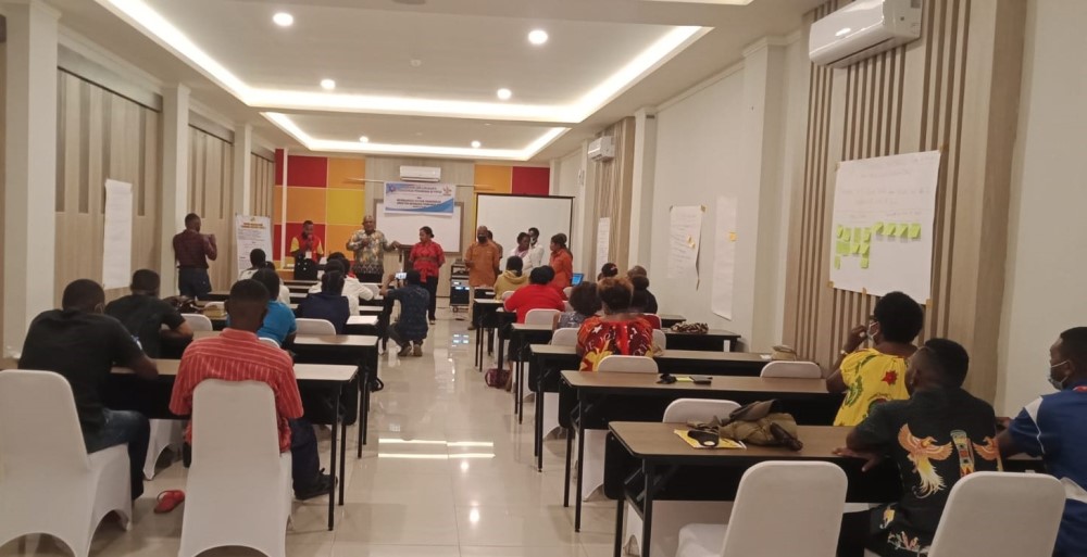 Pembacaan Deklarasi Pendirian Wadah PETC dan CBEM Oleh Penasehat Pelita Papua Everth Merauje, S.Sos, M.Si